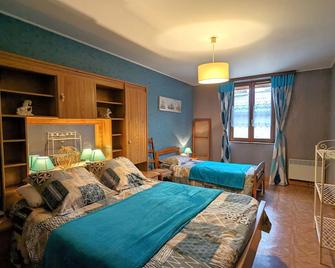 Charmant gîte historique près de Verdun, 3 chambres, cheminée, terrasse, parking, animaux acceptés - FR-1-585-15 - Stenay - Chambre