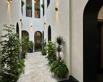 Posada de los Venerables - Seville - Patio