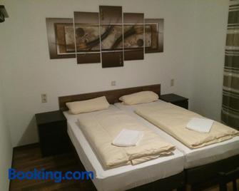Hotel Engel - Waldbronn - Bedroom