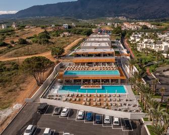 Georgioupolis Suites - Paralia Kourna - Edificio