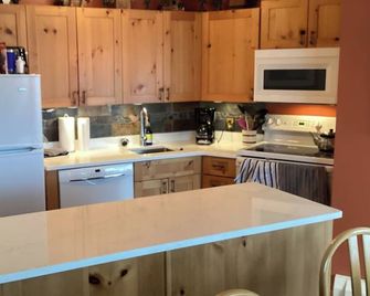Nor Cliff on Lake Superior, 2bedroom/2bath Condo - Tofte - Kitchen