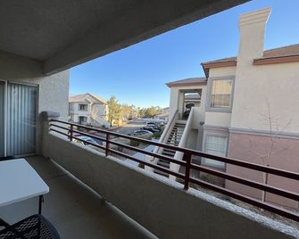 Summerlin Gorgeous Comfortable Stunner!!! - Summerlin South - Balcony