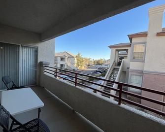 Summerlin Gorgeous Comfortable Stunner!!! - Summerlin South - מרפסת