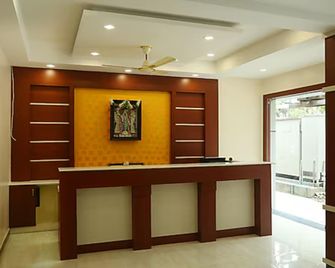 Hotel Sabareesh Plaza - Madurai - Front desk