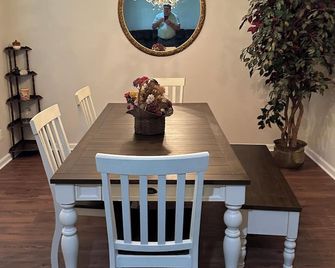 Farmhouse home located near Eufaula and Clayton, AL - Eufaula - Comedor