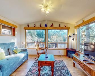 Brookings Bliss - Brookings - Living room