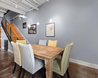 Razorback Retreat on Dickson Street - Fayetteville - Dining room