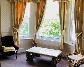 OYO Albany Hotel - Brighton