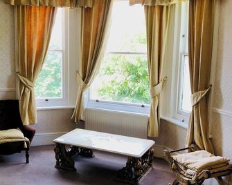 OYO Albany Hotel - Brighton