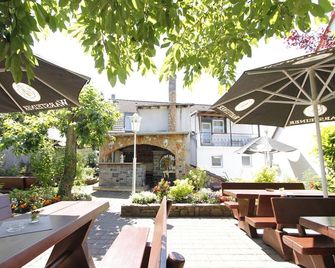 Hotel Adria Stuben - Urbar (Mayen-Koblenz) - Patio