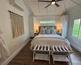 Chmada Beach Villa - Chic New Luxury Beachfront Villa With Pool & Hot-Tub - West End - Bedroom