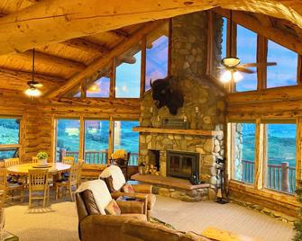 Mountain home retreat with 180 degrees of stunning mountain + valley views! - Cimarron - Living room
