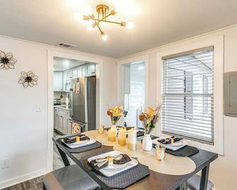 3 Mi to Historic Dtwn Waycross: Pet-friendly Home - Waycross - Dining room