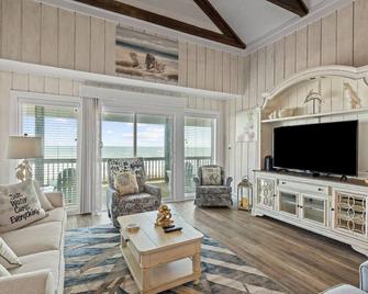 The Beachcomber Home - Pine Knoll Shores - Living room