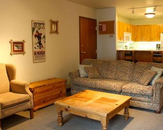 Kintla Lodge - Columbia Falls - Living room