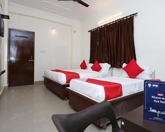 Goroomgo Shiva Inn Near Har Ki Pauri Haridwar - Haridwar - Bedroom