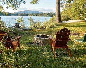 Vacationer's oasis on the waterfront of picturesque Pearly Pond. - Rindge - Patio