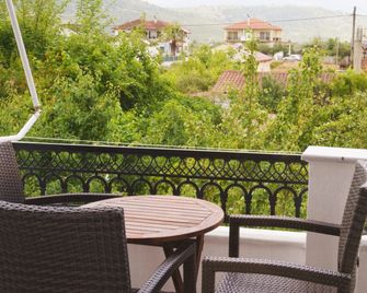 Mak Luxury Rooms - Parga - Balcón