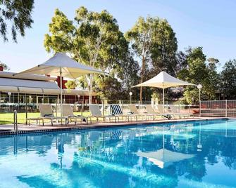 Emu Walk Apartments - Yulara - Piscina