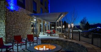 Holiday Inn Express & Suites Colorado Springs Afa Northgate - Colorado Springs - Patio