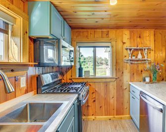 Lake Wi Escape! Explore, Boat, Swim & Hike - Lodi - Kitchen