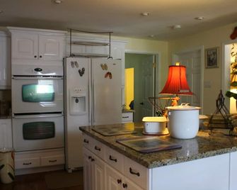 The White House on Freedom Way - Hubert - Cocina