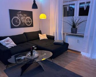 Vacation apartment 'Wolke13' lovingly furnished in Menden(Sauerland) - Menden - Wohnzimmer