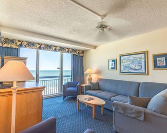 Yachtsman Ocean Front Resort - Myrtle Beach - Living room