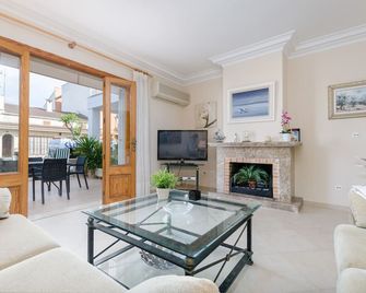 YourHouse Casa Rafael, spacious vacation house with big terrace - Can Picafort - Salon