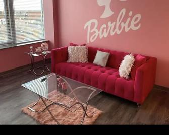 Barbie Suite - Cleveland - Olohuone
