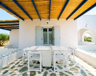 Aegean Villa in Paros - Santa Maria - Patio