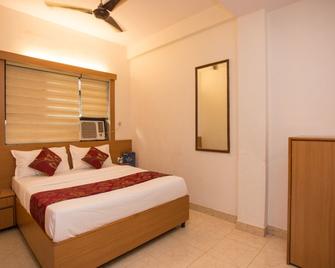 OYO 8755 Hotel Red Palms - Bombay - Habitación