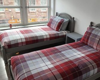 Rooms in Inverness - אינברנס - חדר שינה