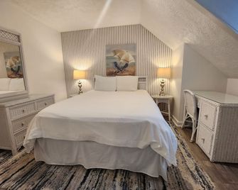 North Shore Inn Tc 400 - Traverse City - Bedroom