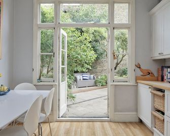 Veeve - Stylish Stapleton - London - Dining room