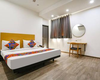 Fabhotel Vat - Bahādurgarh - Bedroom