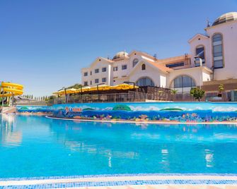Holiday Inn Aktau - Seaside By IHG - Aktau - Pool