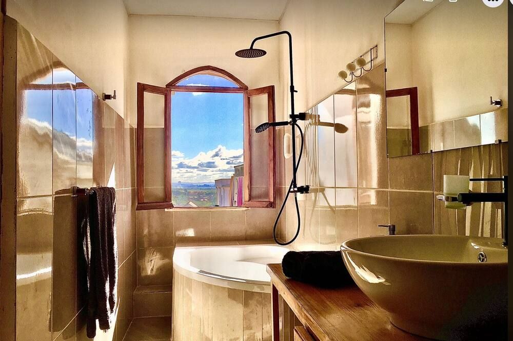 Iarimbato Hotel thumbnail 3