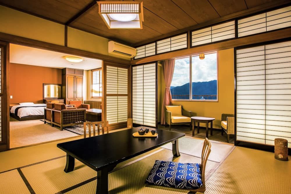 أويدو أونسين مونوجاتاري جيرو بيكان