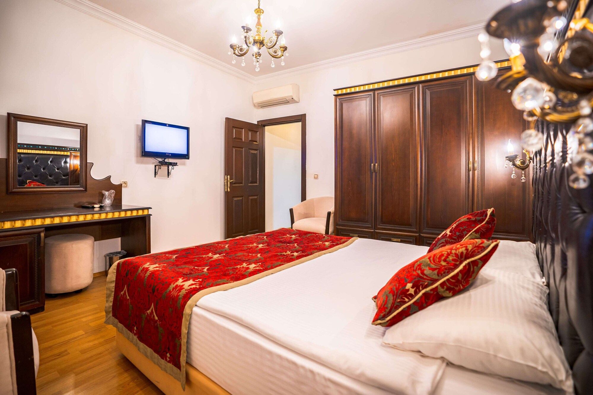 Mediterra Art Hotel