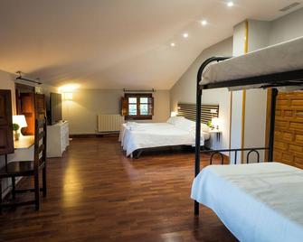 Paratene Ostatu Habitaciones - Bilbao - Bedroom