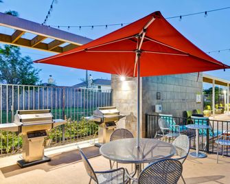Home2 Suites By Hilton Baytown - Baytown - Toà nhà