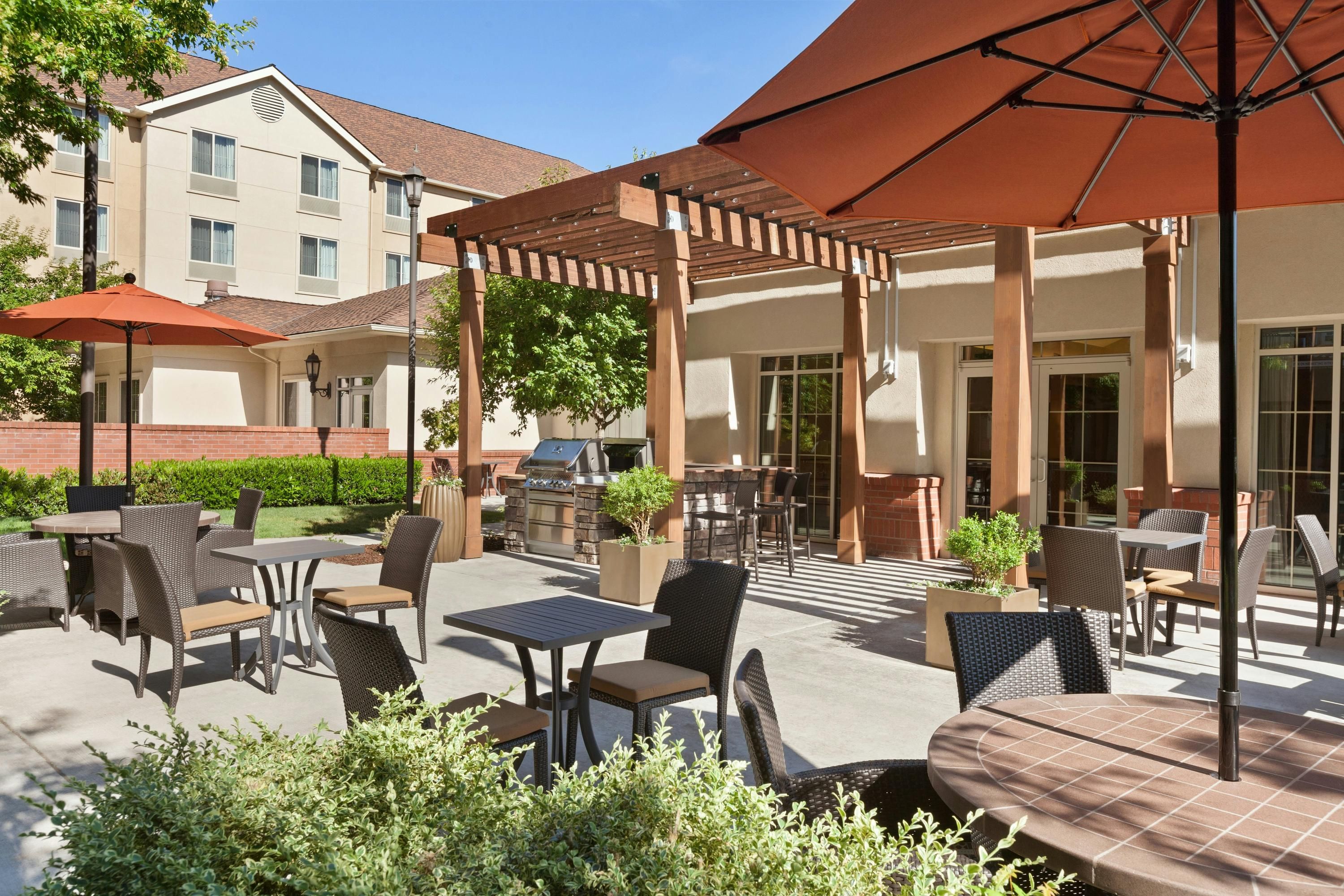 Homewood Suites by Hilton Medford - מדפורד - פטיו