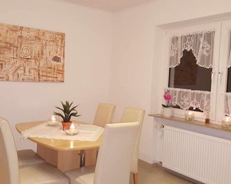 Holiday Apartment Essen - Essen - Dining room