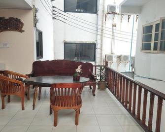 Gold Beach Guest House - Ko Chang - Balcón