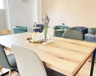 Qonroom - Detmold - shared kitchen - BBQ - App9 - Detmold - Eetruimte