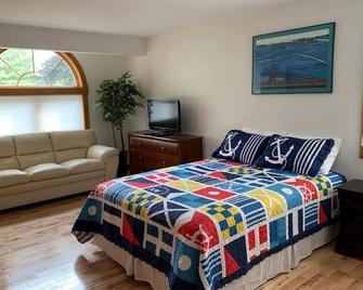 Spring Specials! Relaxing River Oasis & Dock - Wellesley Island - Bedroom
