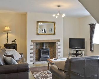 3 bedroom accommodation in Tantobie, Stanley - Stanley - Living room