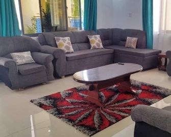 6 Park Retreat - Mtwapa - Living room