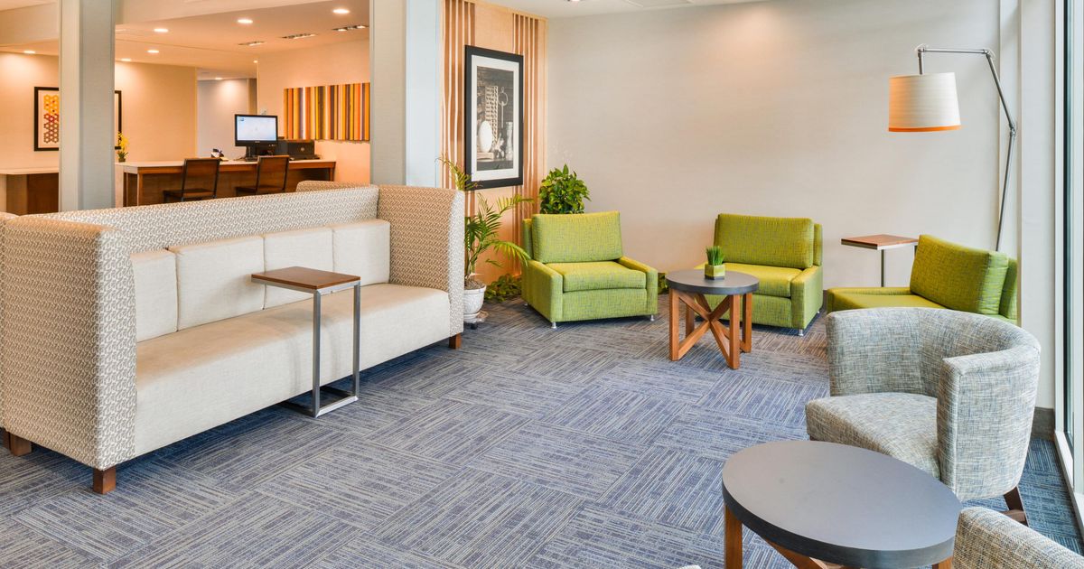 Holiday Inn Express & Suites Salem à partir de 110 €. Hôtels à Salem